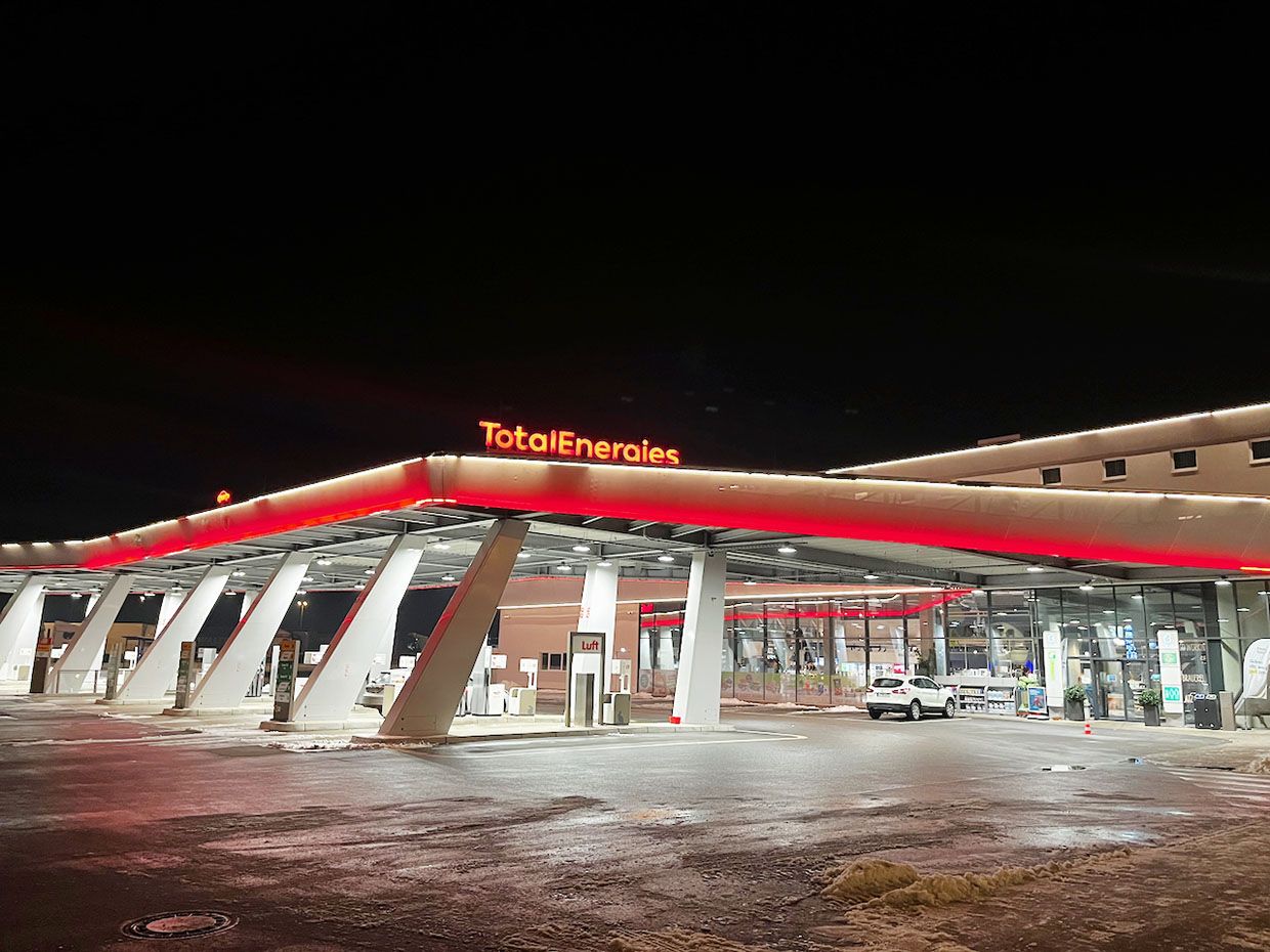 BREAK Raststaette Gasthaus zum 100-jaehrigen Aussenlaterne in Hittfeld